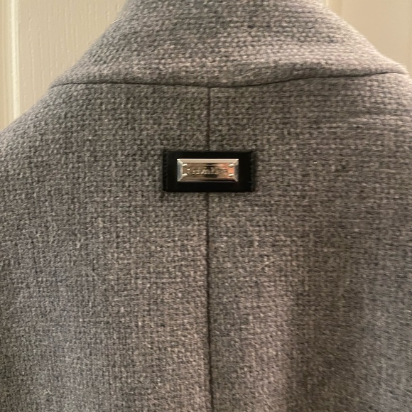 I am selling my gray kneelength Calvin Klein winter coat - Picture 4 of 5